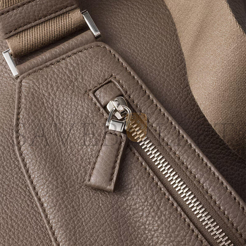 PRADA CROSS LEATHER BAG 2VZ092 (47.5*26.5*10cm)